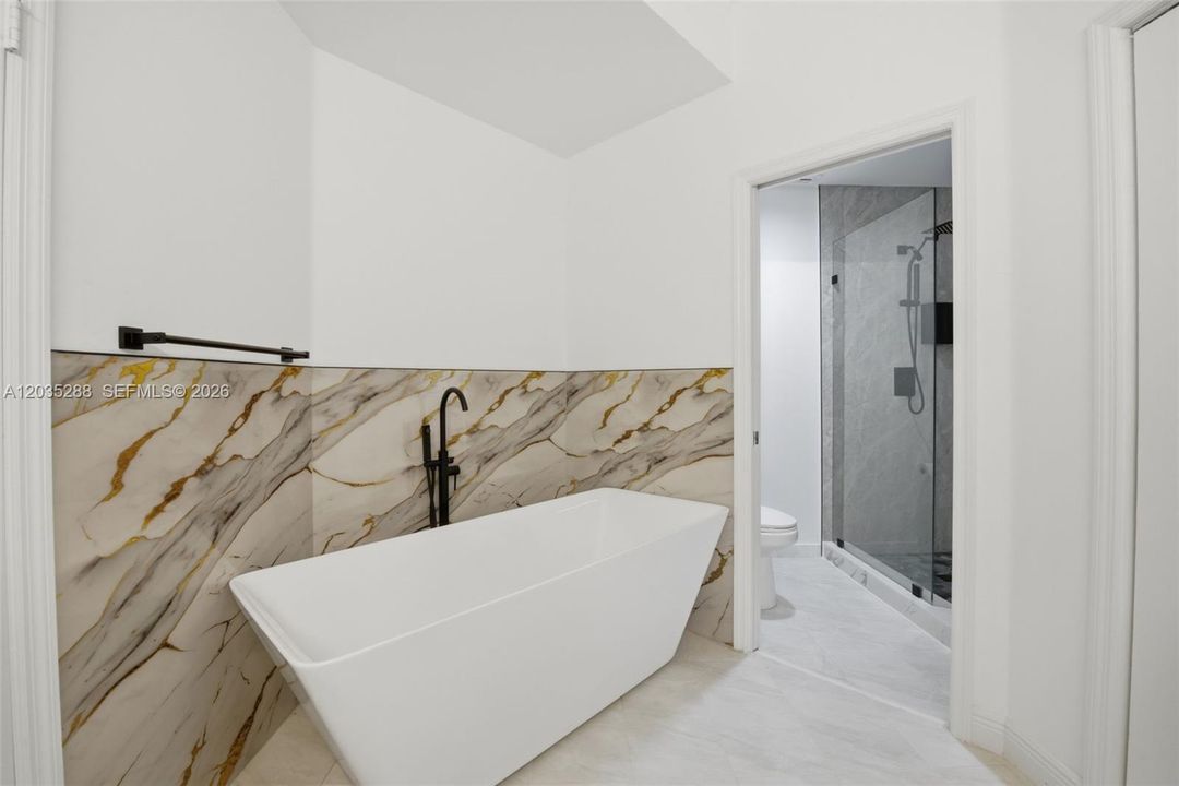 For Rent: $5,000 (2 beds, 2 baths, 1464 Square Feet)