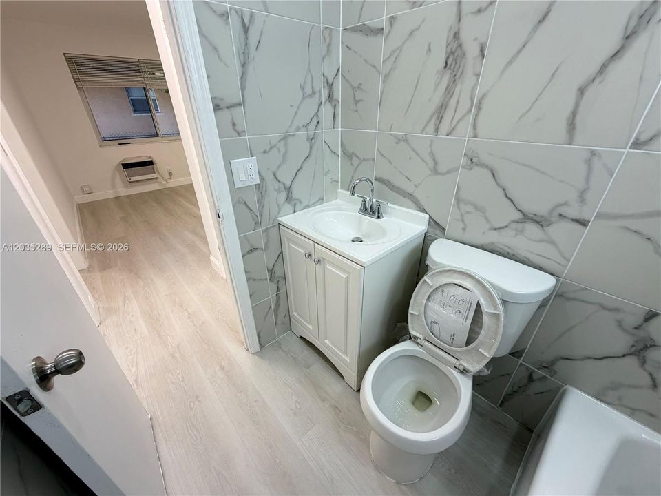 For Rent: $1,700 (2 beds, 1 baths, 649 Square Feet)