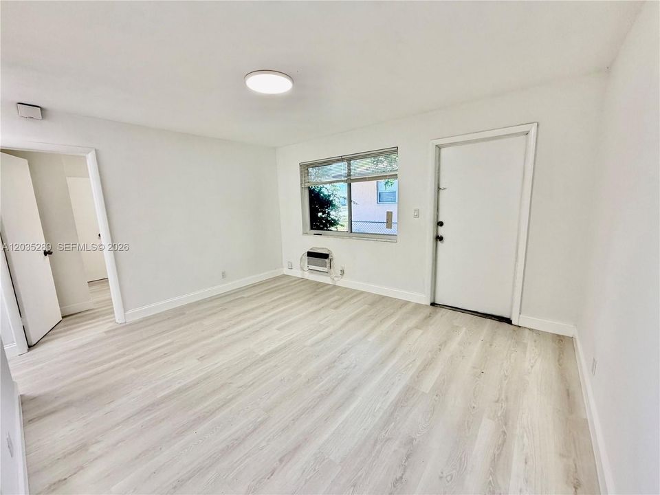 For Rent: $1,700 (2 beds, 1 baths, 649 Square Feet)