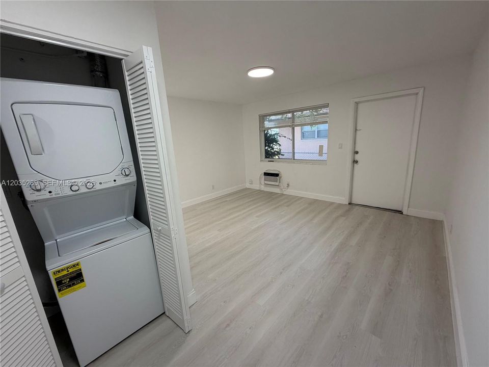 For Rent: $1,700 (2 beds, 1 baths, 649 Square Feet)