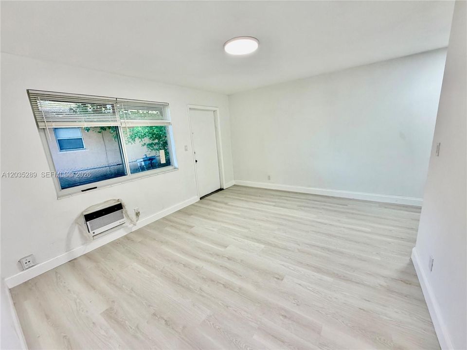 For Rent: $1,700 (2 beds, 1 baths, 649 Square Feet)