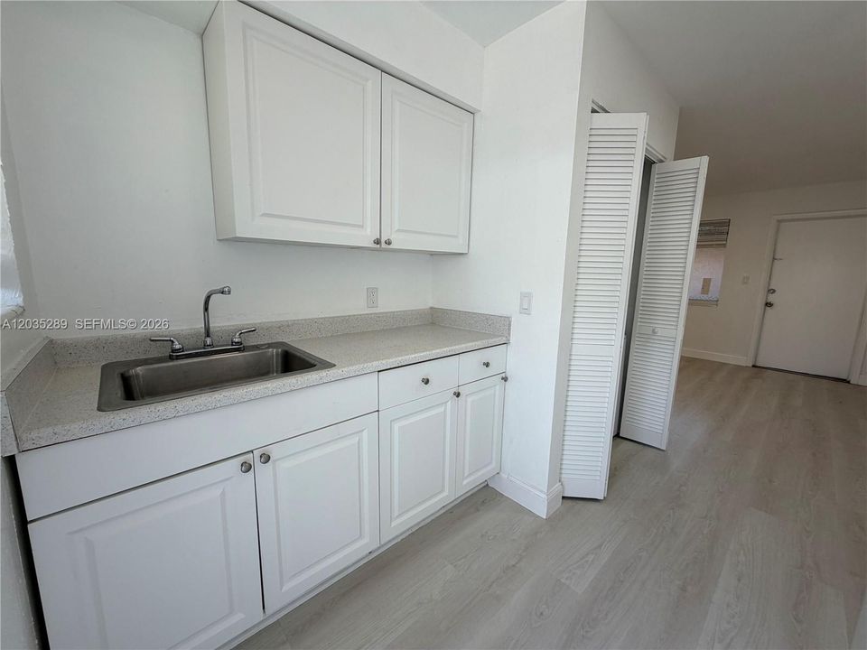 For Rent: $1,700 (2 beds, 1 baths, 649 Square Feet)