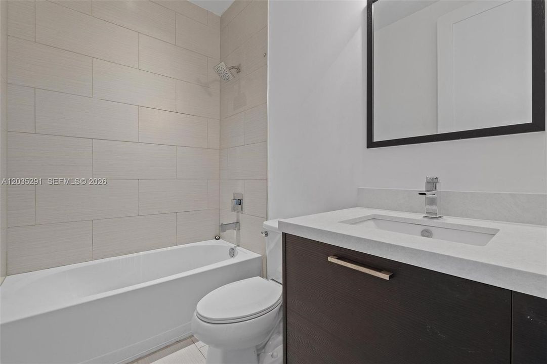 En Venta: $925,000 (4 camas, 3 baños, 2408 Pies cuadrados)