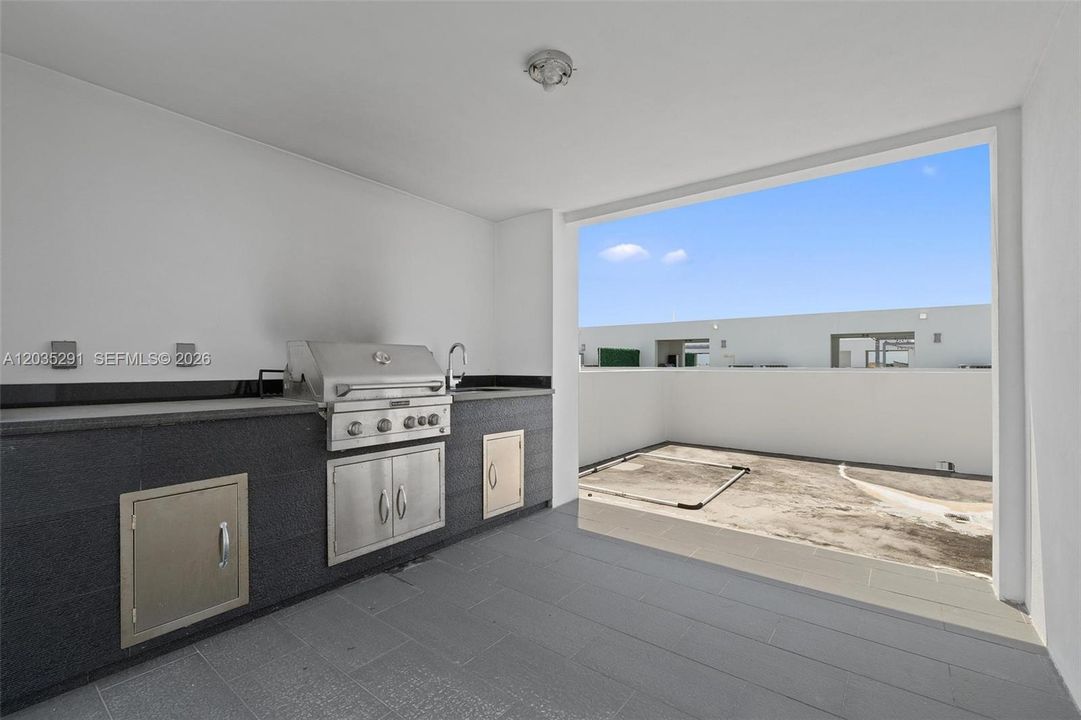 En Venta: $925,000 (4 camas, 3 baños, 2408 Pies cuadrados)