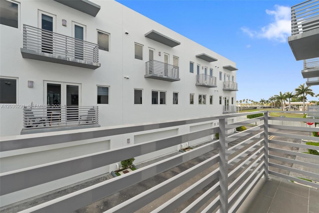 En Venta: $925,000 (4 camas, 3 baños, 2408 Pies cuadrados)