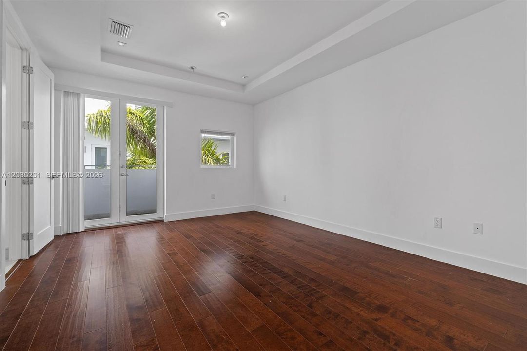 En Venta: $925,000 (4 camas, 3 baños, 2408 Pies cuadrados)