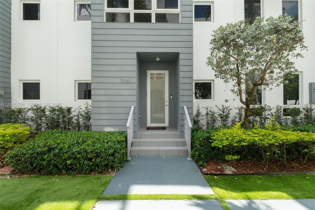 En Venta: $925,000 (4 camas, 3 baños, 2408 Pies cuadrados)