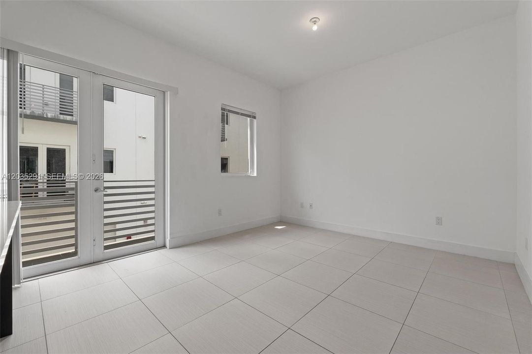 En Venta: $925,000 (4 camas, 3 baños, 2408 Pies cuadrados)