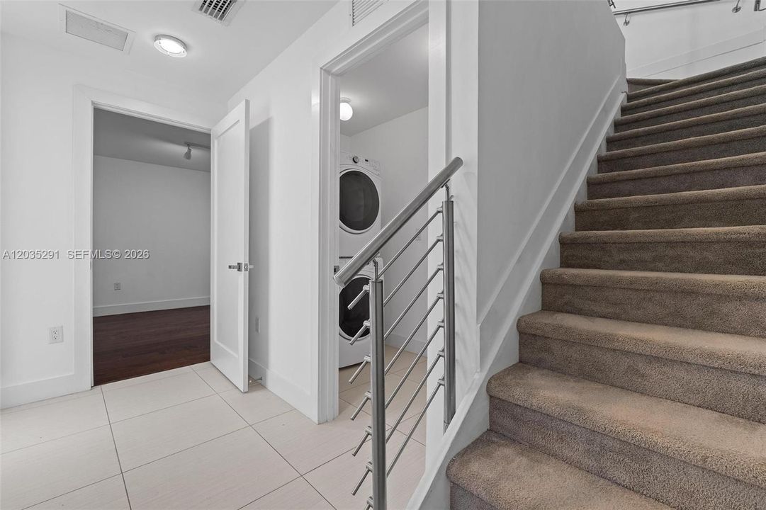 En Venta: $925,000 (4 camas, 3 baños, 2408 Pies cuadrados)