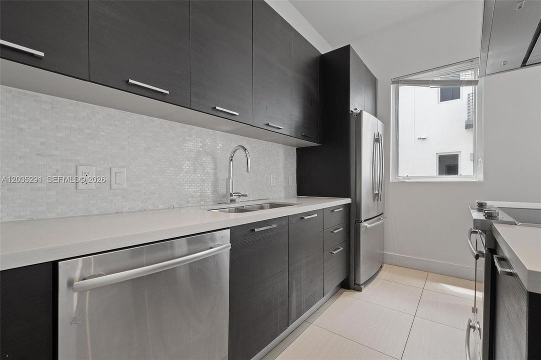 En Venta: $925,000 (4 camas, 3 baños, 2408 Pies cuadrados)