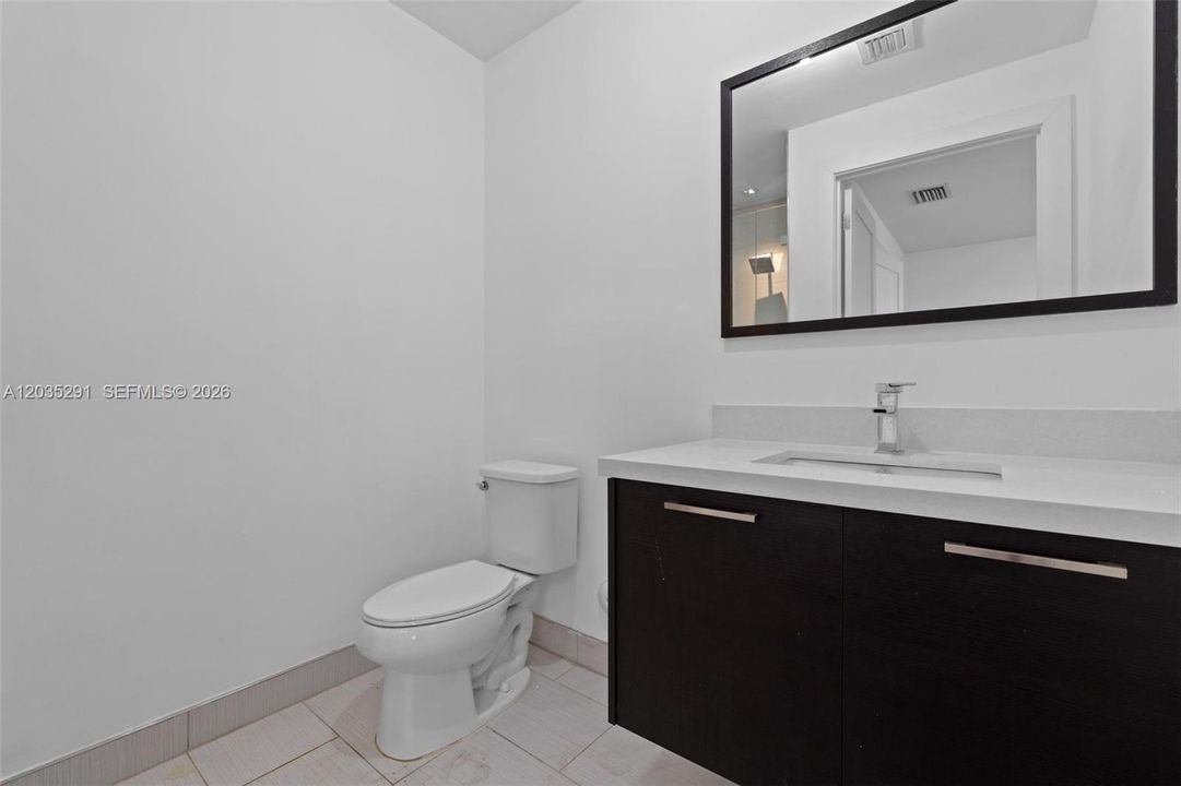 En Venta: $925,000 (4 camas, 3 baños, 2408 Pies cuadrados)