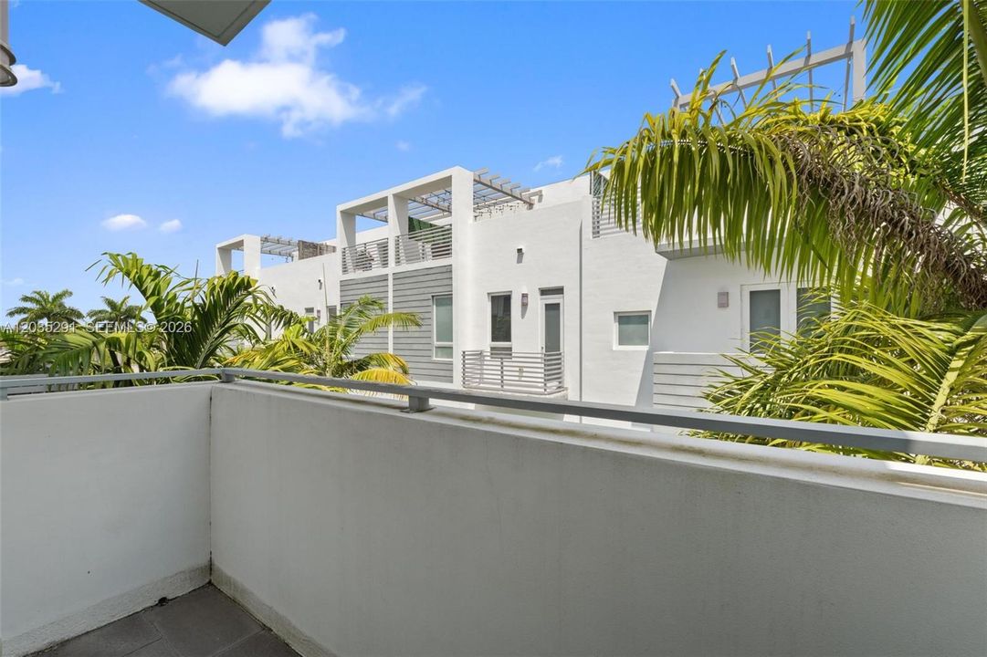 En Venta: $925,000 (4 camas, 3 baños, 2408 Pies cuadrados)
