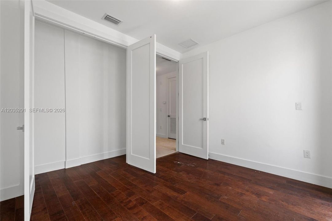 En Venta: $925,000 (4 camas, 3 baños, 2408 Pies cuadrados)