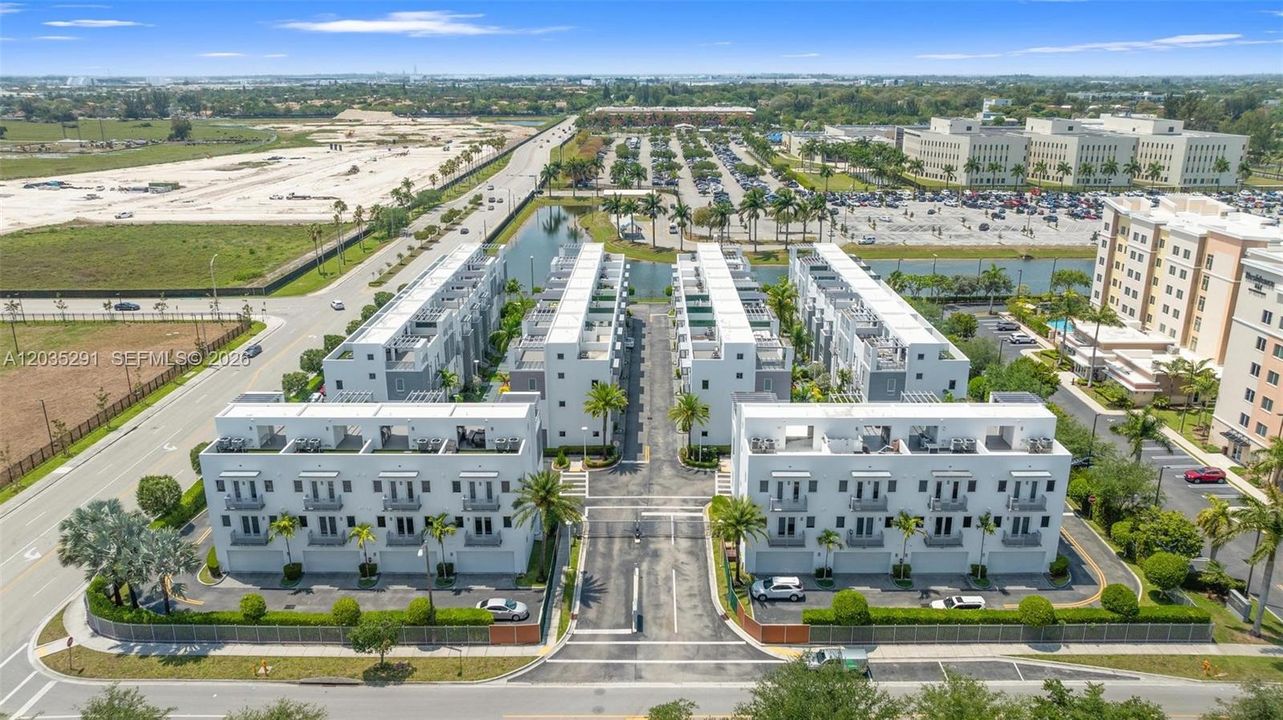 En Venta: $925,000 (4 camas, 3 baños, 2408 Pies cuadrados)