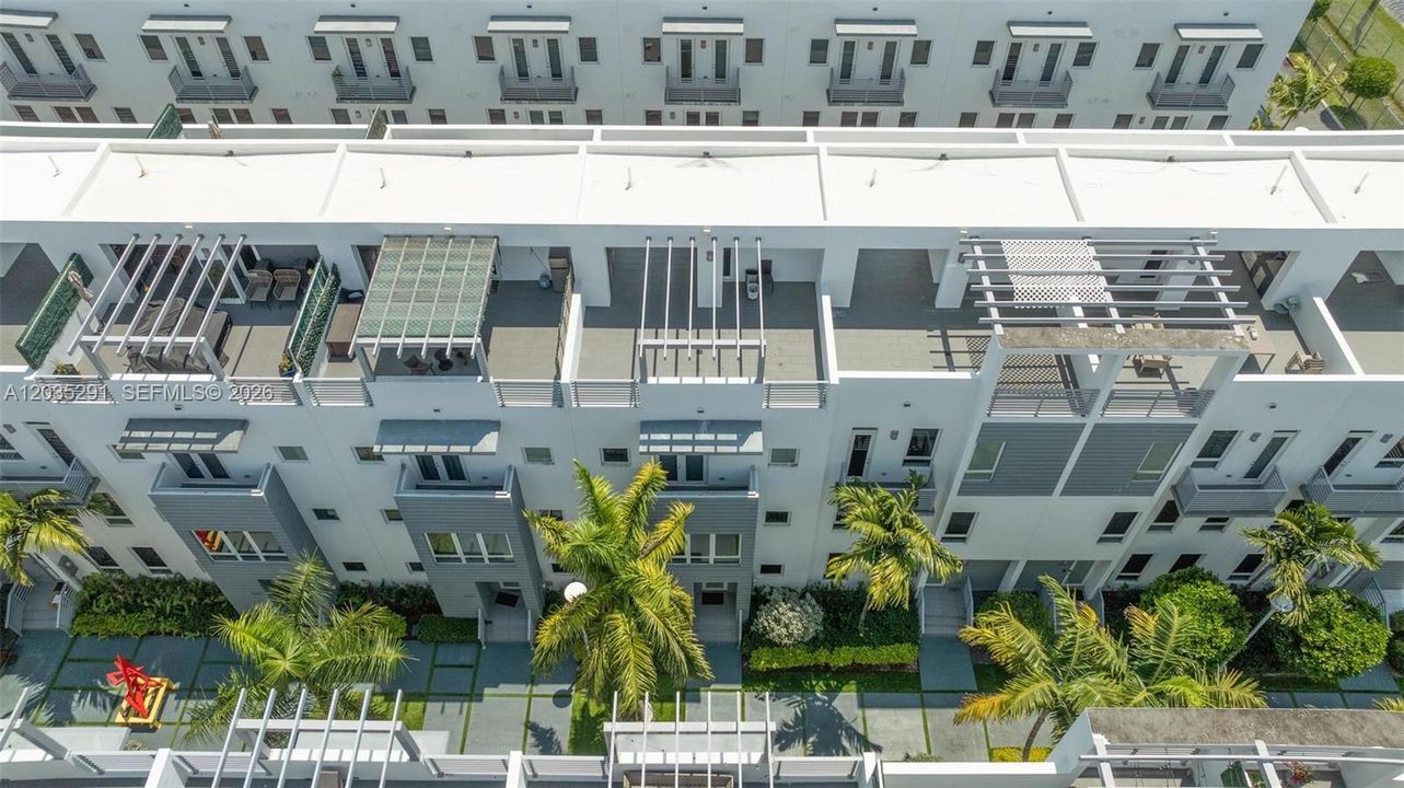 En Venta: $925,000 (4 camas, 3 baños, 2408 Pies cuadrados)