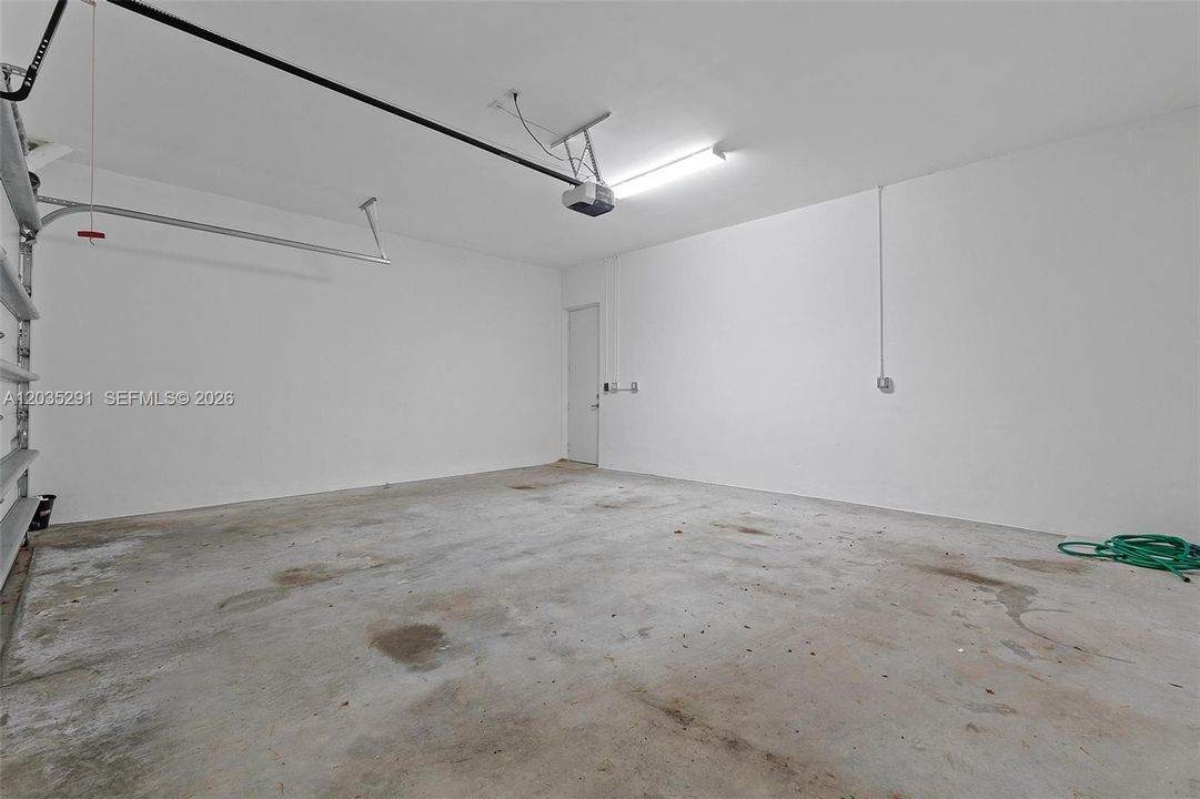 En Venta: $925,000 (4 camas, 3 baños, 2408 Pies cuadrados)