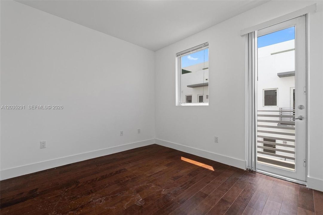 En Venta: $925,000 (4 camas, 3 baños, 2408 Pies cuadrados)