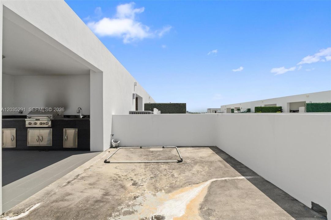 En Venta: $925,000 (4 camas, 3 baños, 2408 Pies cuadrados)