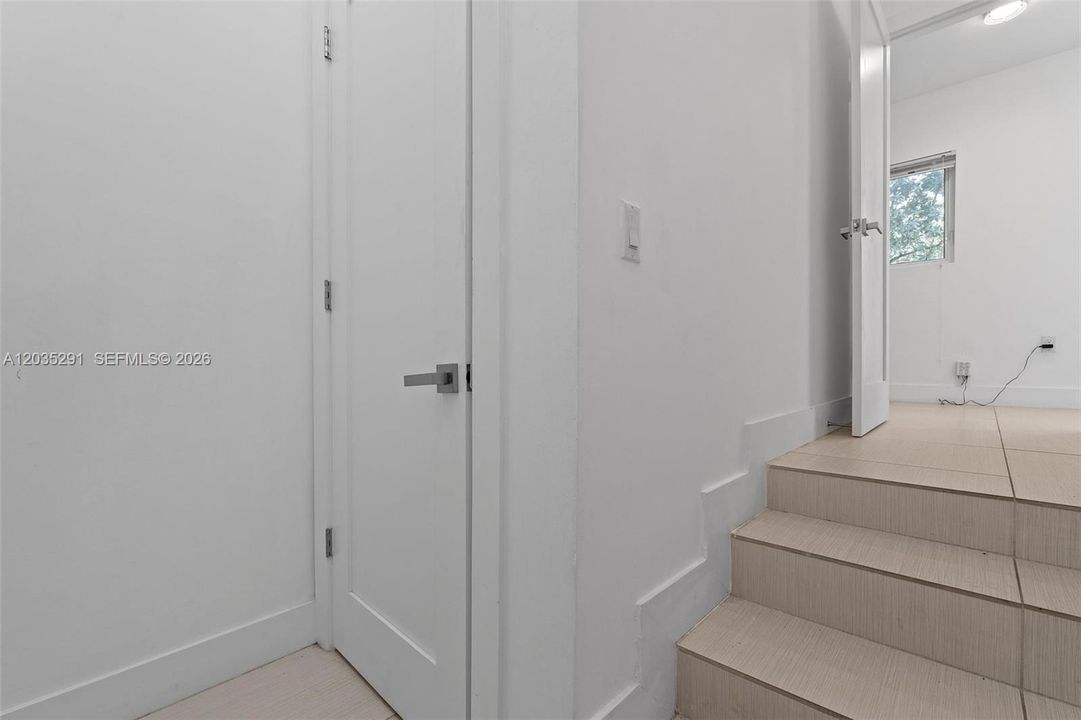 En Venta: $925,000 (4 camas, 3 baños, 2408 Pies cuadrados)