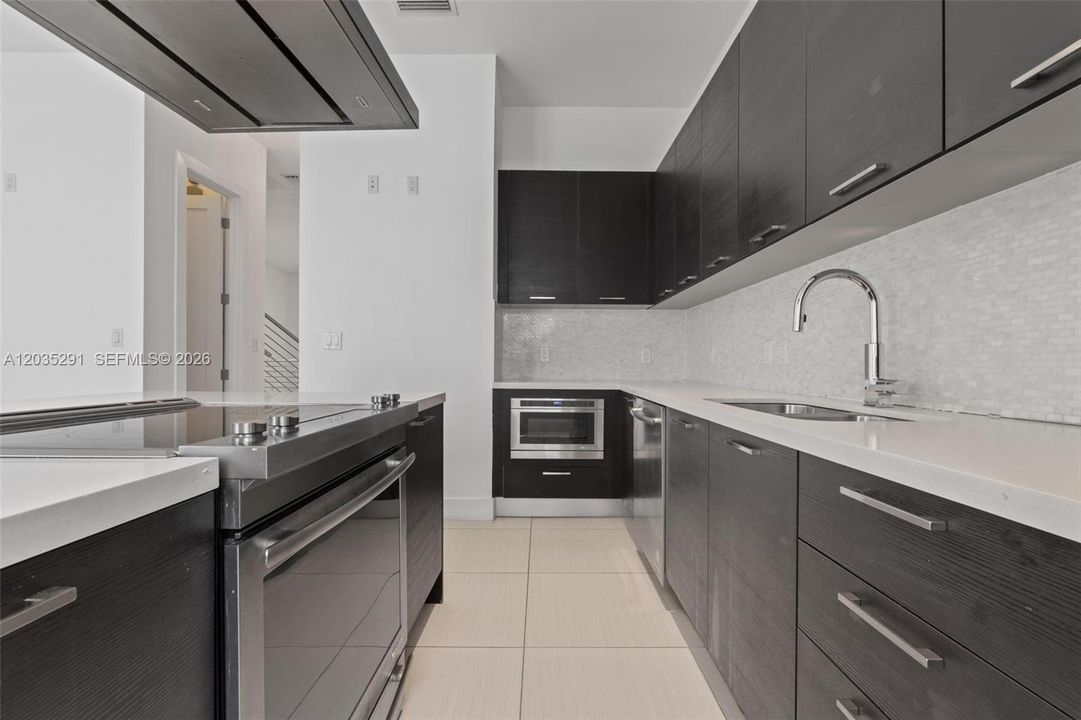 En Venta: $925,000 (4 camas, 3 baños, 2408 Pies cuadrados)