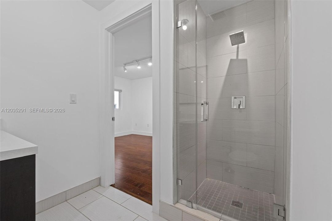 En Venta: $925,000 (4 camas, 3 baños, 2408 Pies cuadrados)