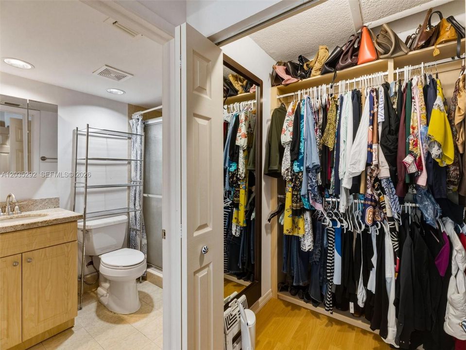 В аренду: $3,375 (3 спален, 2 ванн, 1359 Квадратных фут)