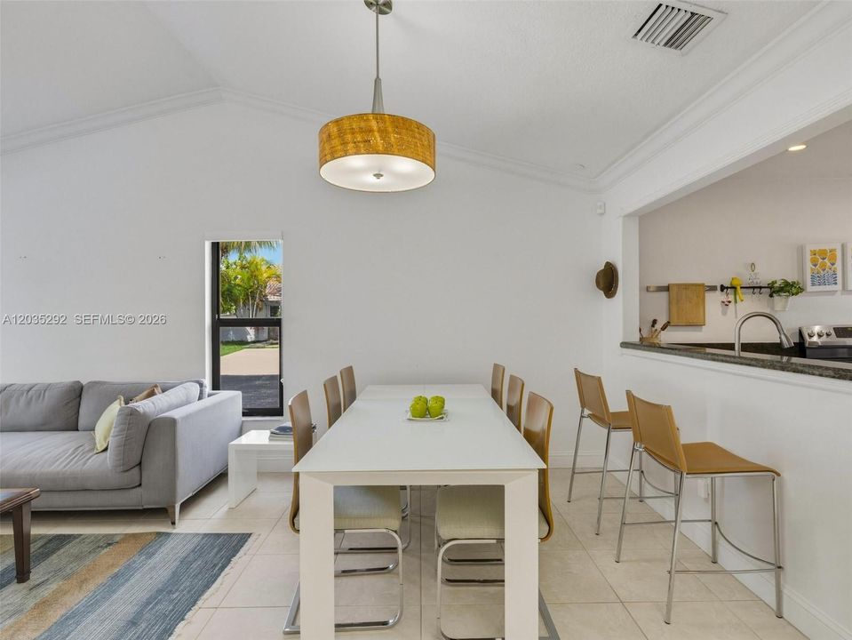 В аренду: $3,375 (3 спален, 2 ванн, 1359 Квадратных фут)