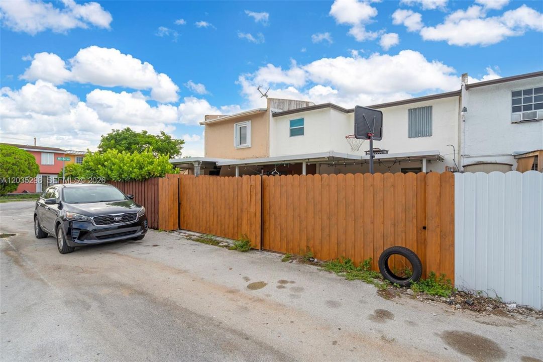 For Sale: $385,000 (4 beds, 2 baths, 1211 Square Feet)
