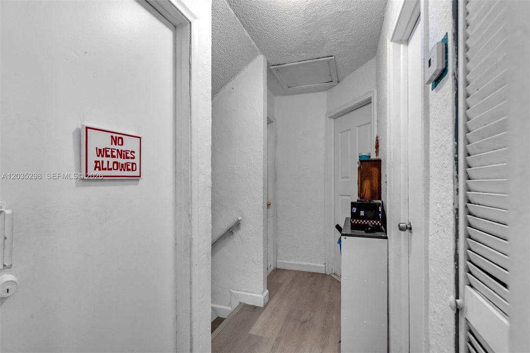 For Sale: $385,000 (4 beds, 2 baths, 1211 Square Feet)