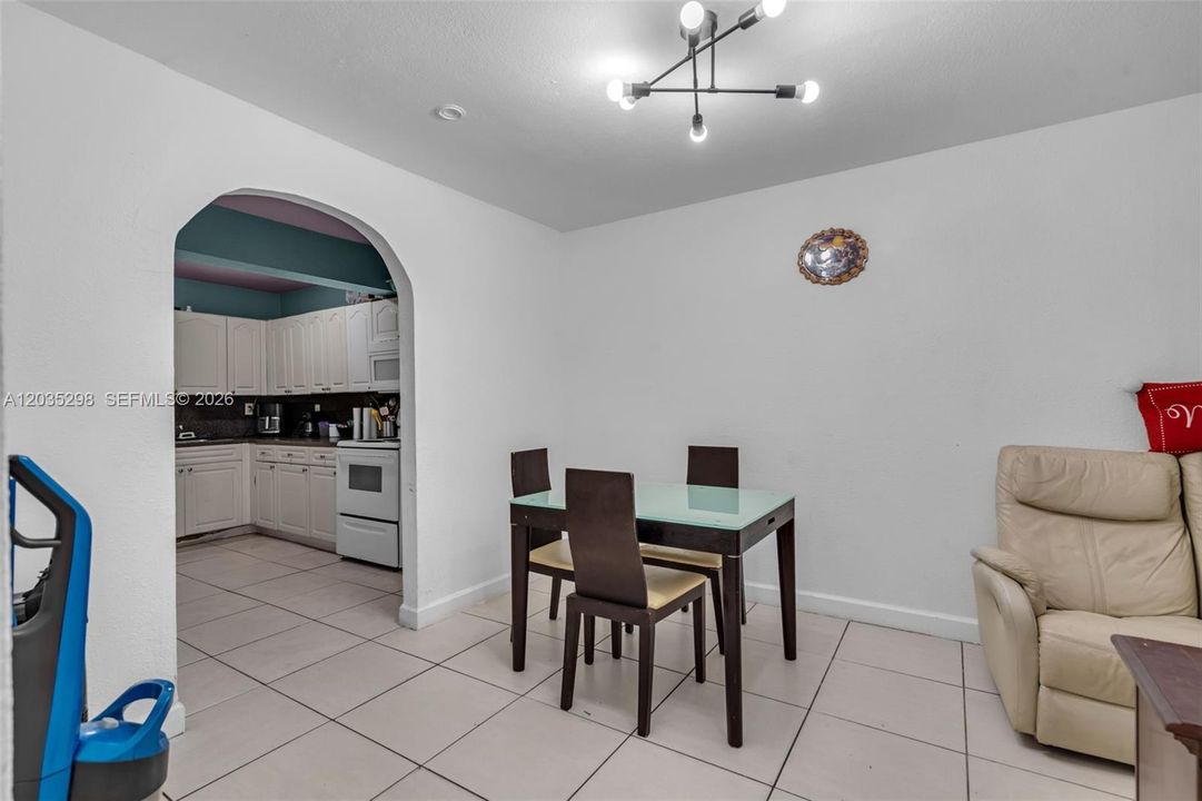 For Sale: $385,000 (4 beds, 2 baths, 1211 Square Feet)