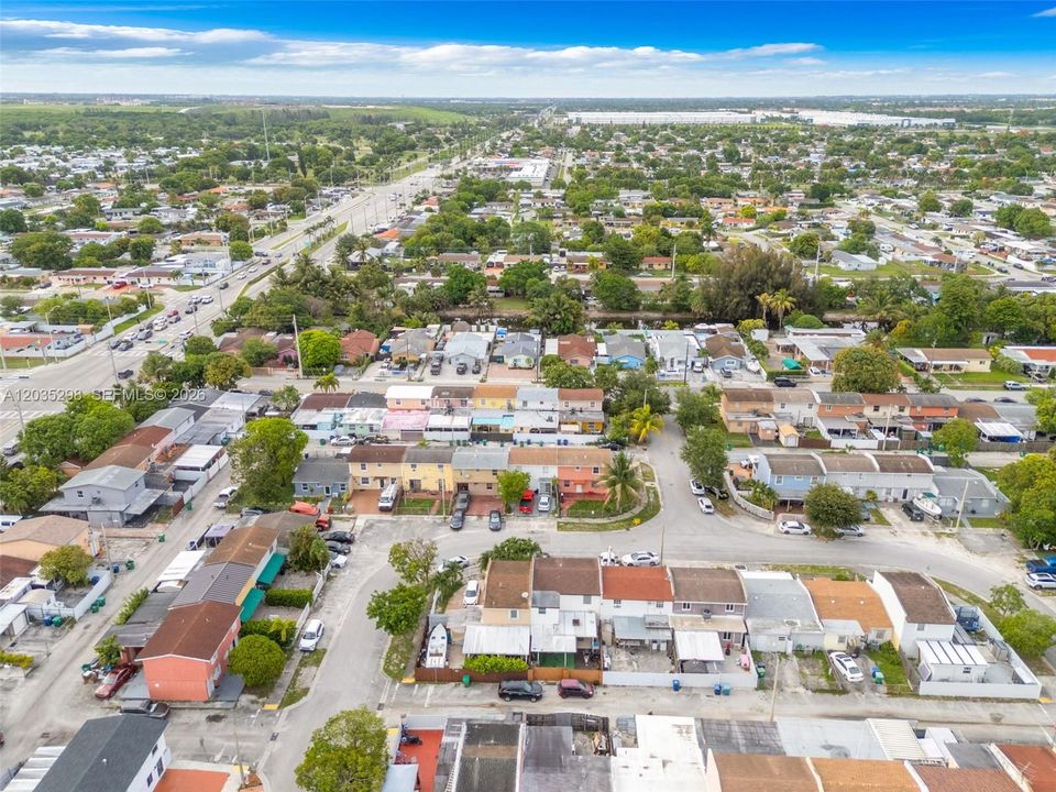 For Sale: $385,000 (4 beds, 2 baths, 1211 Square Feet)