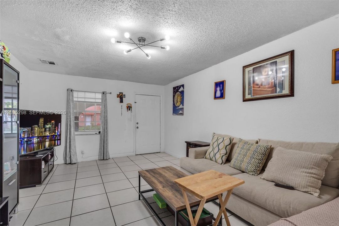 For Sale: $385,000 (4 beds, 2 baths, 1211 Square Feet)