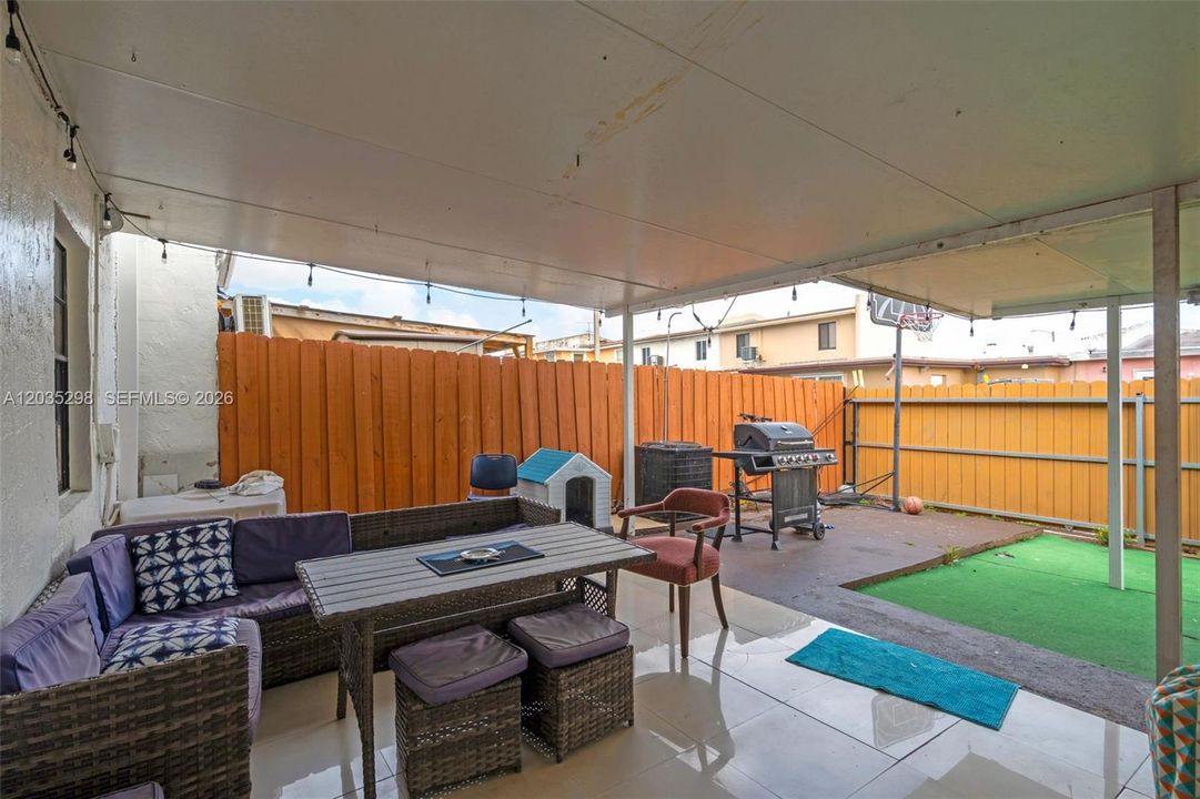 For Sale: $385,000 (4 beds, 2 baths, 1211 Square Feet)