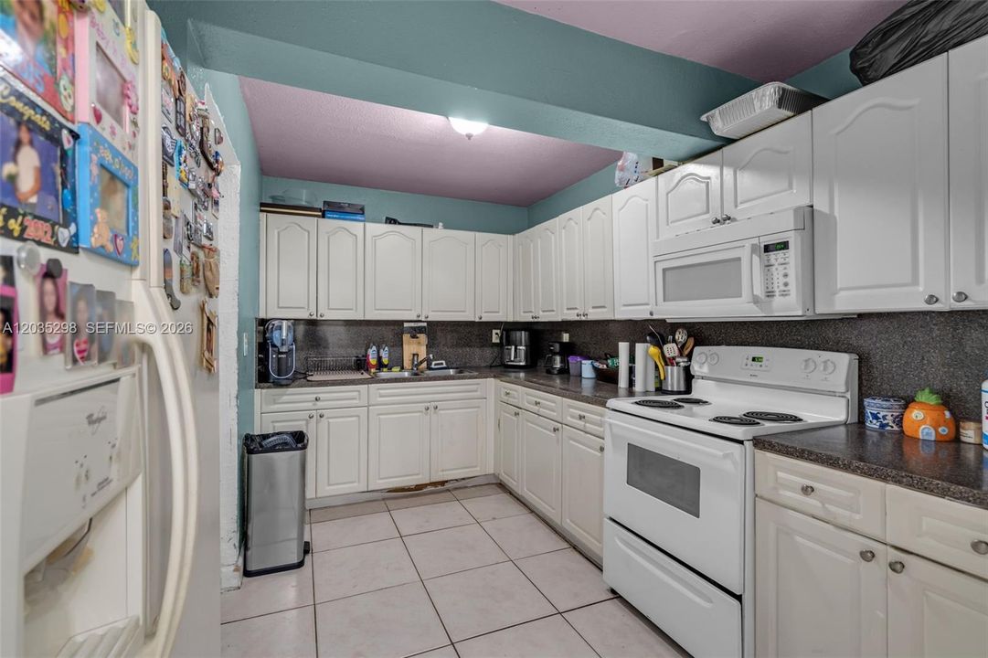 For Sale: $385,000 (4 beds, 2 baths, 1211 Square Feet)
