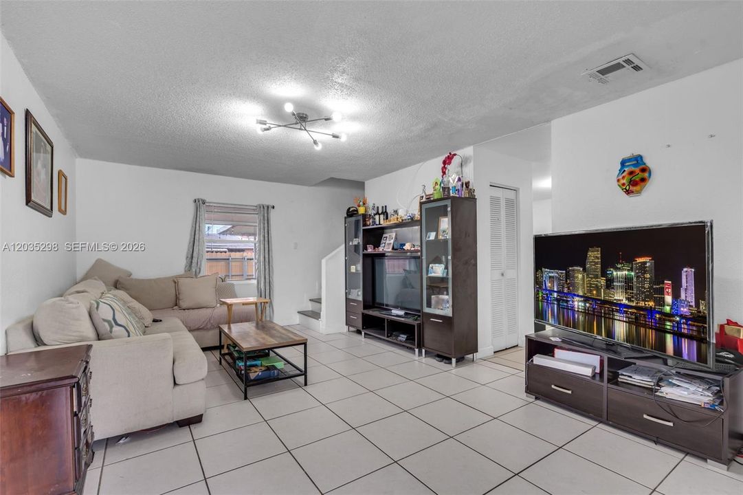 For Sale: $385,000 (4 beds, 2 baths, 1211 Square Feet)