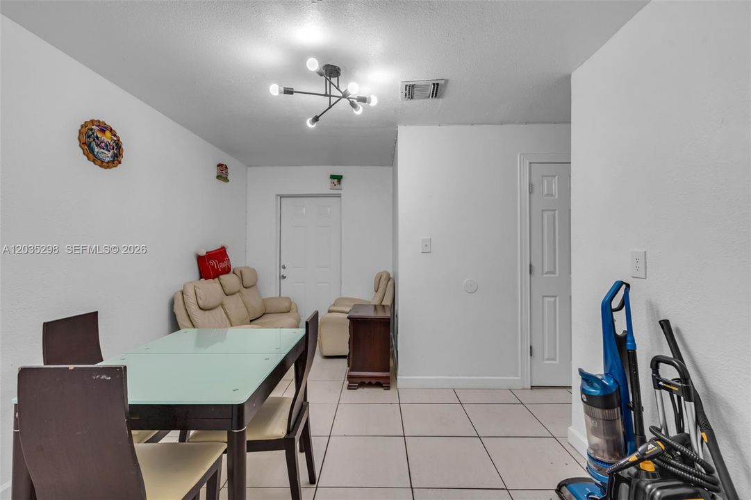 For Sale: $385,000 (4 beds, 2 baths, 1211 Square Feet)