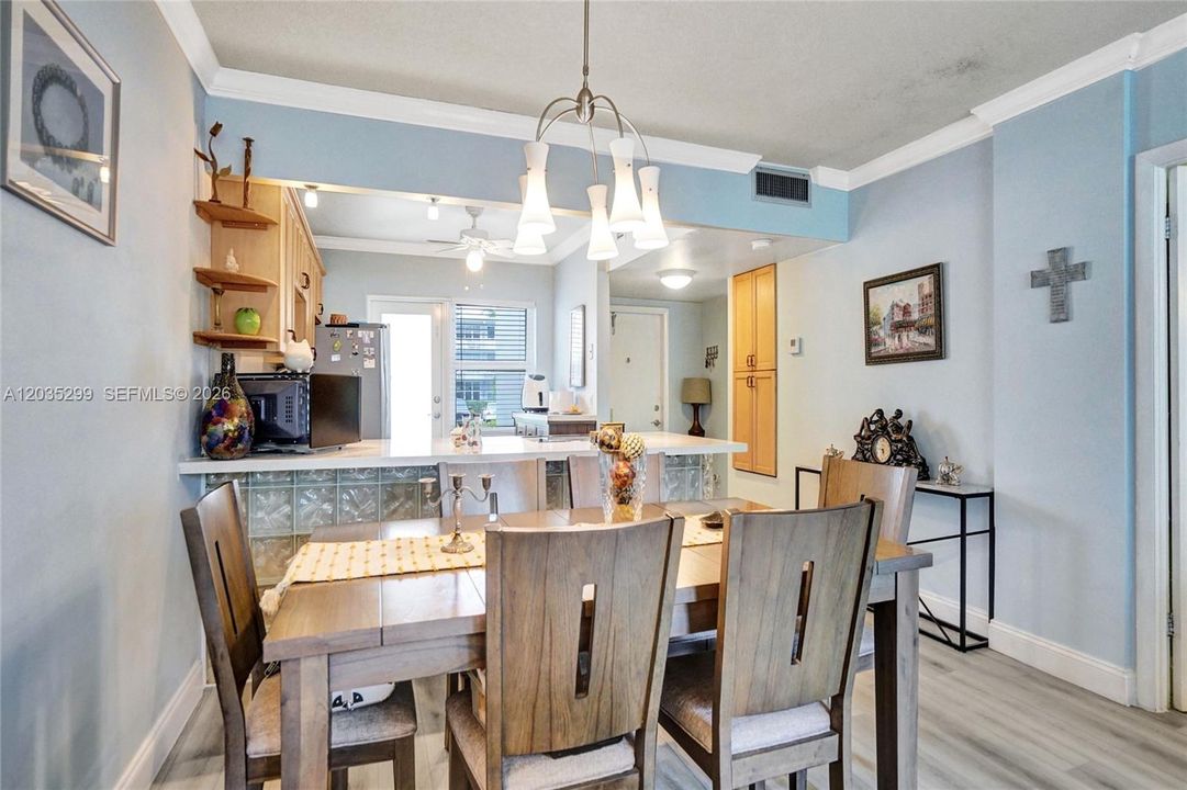 For Sale: $245,000 (1 beds, 1 baths, 850 Square Feet)