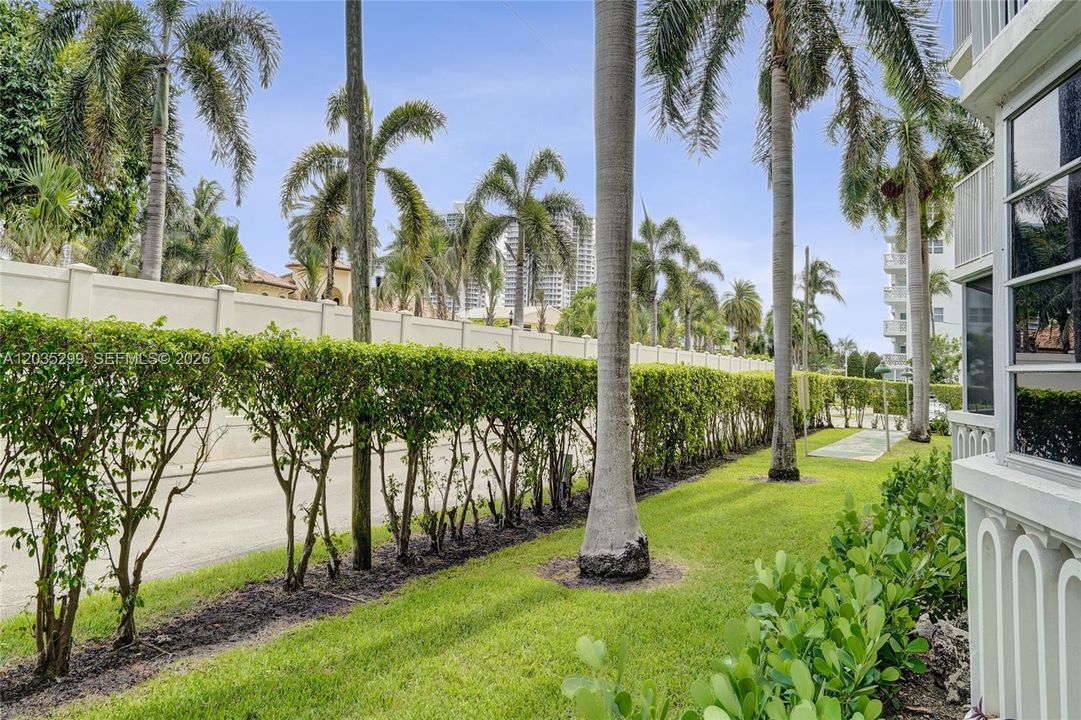 For Sale: $245,000 (1 beds, 1 baths, 850 Square Feet)