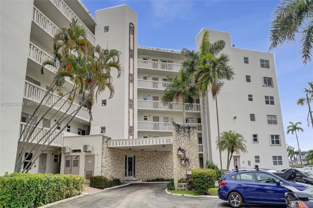 For Sale: $245,000 (1 beds, 1 baths, 850 Square Feet)