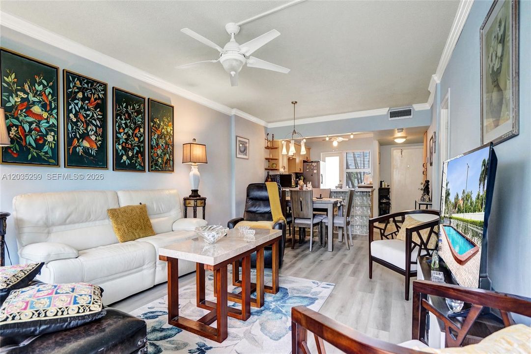For Sale: $245,000 (1 beds, 1 baths, 850 Square Feet)