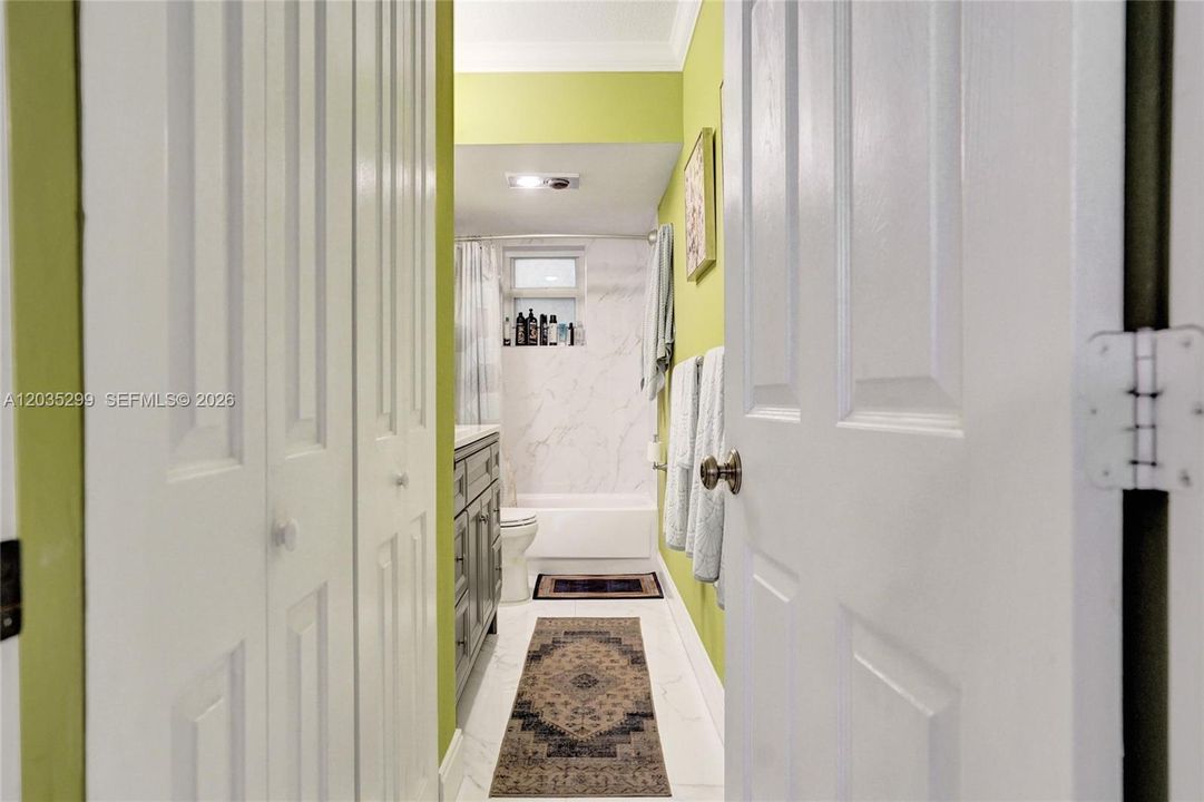 For Sale: $245,000 (1 beds, 1 baths, 850 Square Feet)