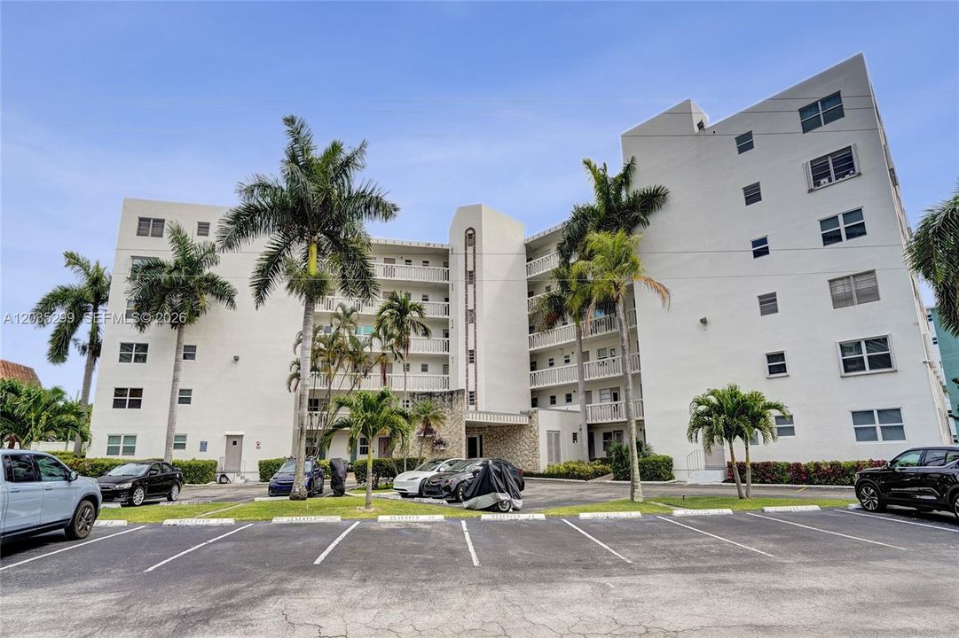 For Sale: $245,000 (1 beds, 1 baths, 850 Square Feet)