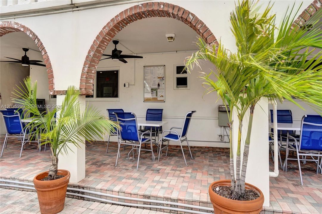 For Sale: $245,000 (1 beds, 1 baths, 850 Square Feet)