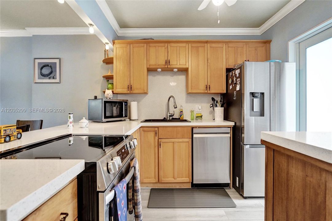 For Sale: $245,000 (1 beds, 1 baths, 850 Square Feet)