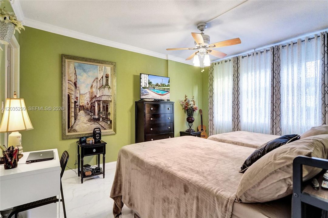 For Sale: $245,000 (1 beds, 1 baths, 850 Square Feet)