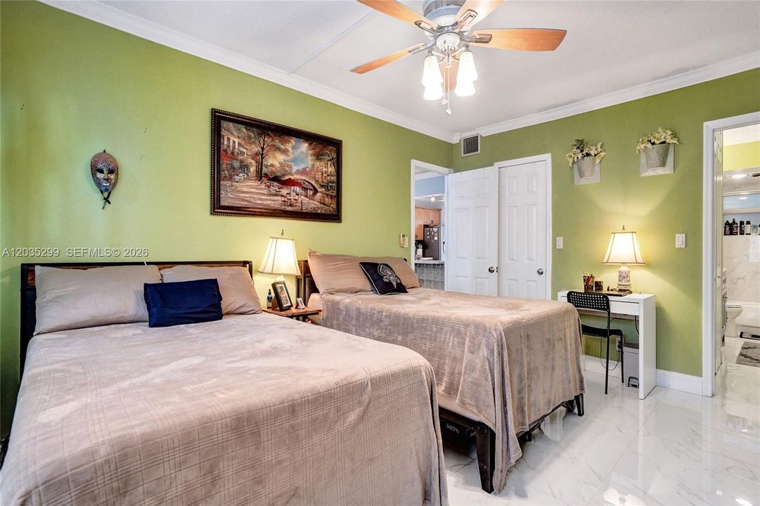 For Sale: $245,000 (1 beds, 1 baths, 850 Square Feet)