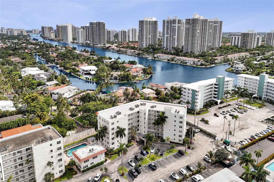For Sale: $245,000 (1 beds, 1 baths, 850 Square Feet)