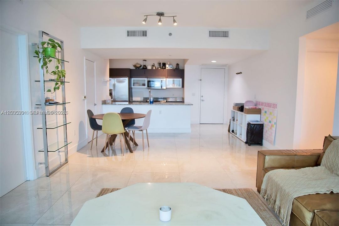 En Renta: $4,700 (2 camas, 2 baños, 1113 Pies cuadrados)