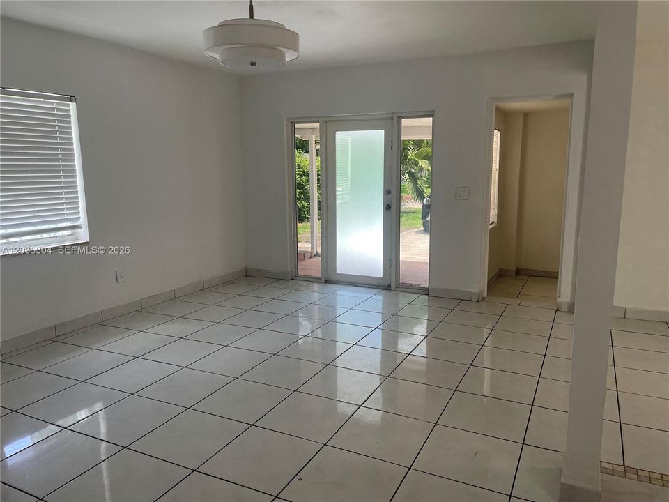 В аренду: $3,900 (4 спален, 2 ванн, 1580 Квадратных фут)
