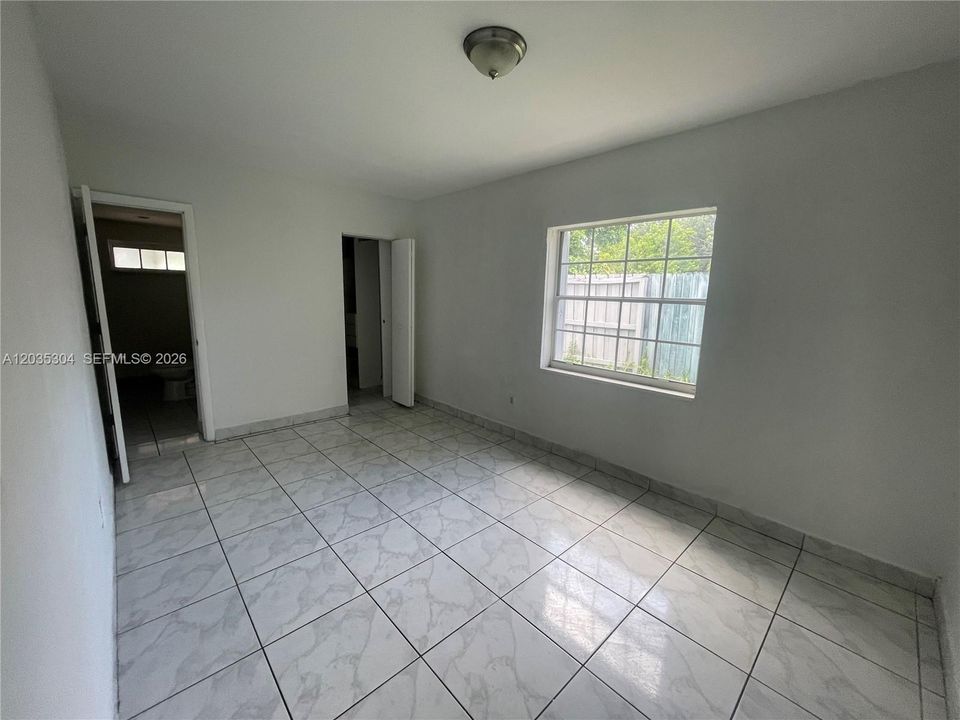 В аренду: $3,900 (4 спален, 2 ванн, 1580 Квадратных фут)
